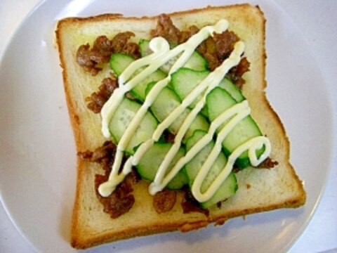 豚の生姜焼きとキュウリのトースト♪